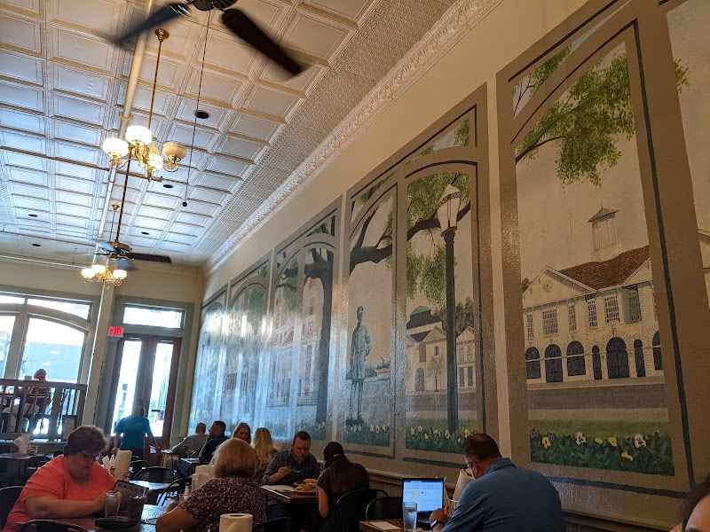Photo of Mama's On Dauphin 1